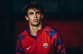 扑克策略为什么要看长期（扑克策略为何重在长期）