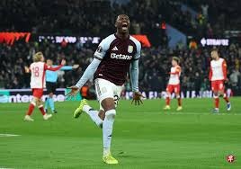 田径——南京室内世锦赛：女子三级跳远颁奖仪式举行